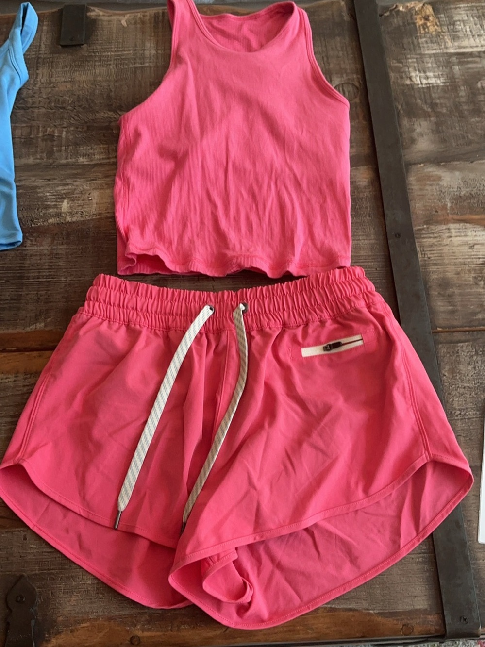 Vuori Pink Women’s Athletic Shorts and matching tank sz xs - Picture 1 of 5